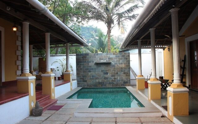 5am Somewhere - Villa Pinhero
