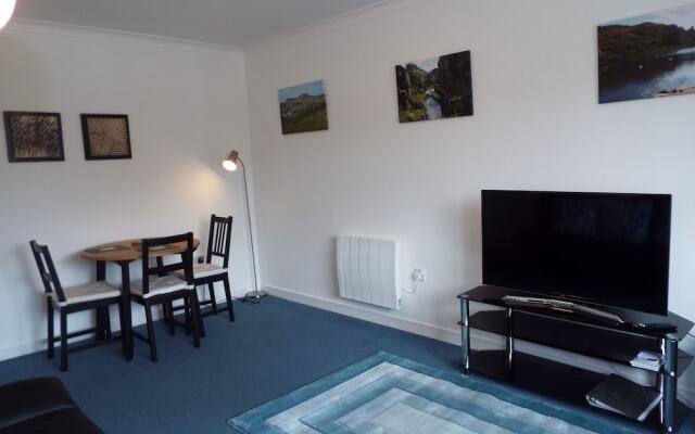 Ideal Central Edinburgh Location With On-site Private Parking