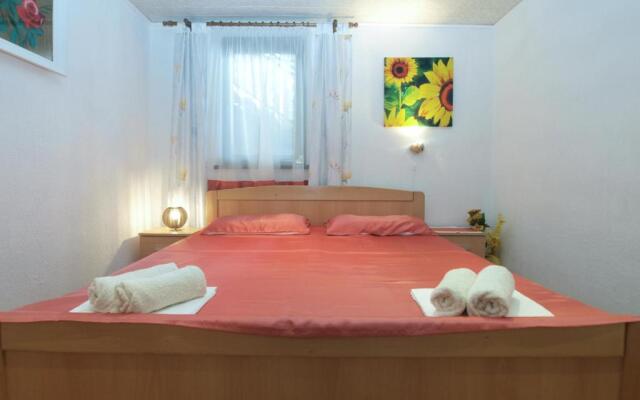 Apartment Lovre 1605