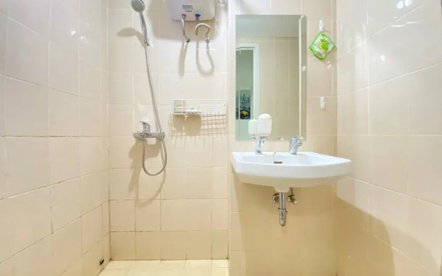 Homey and Clean 1Br Apartment at Parahyangan Residence