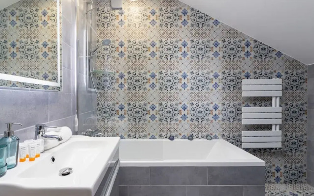 Kielecka Studio With Bathtub by Renters