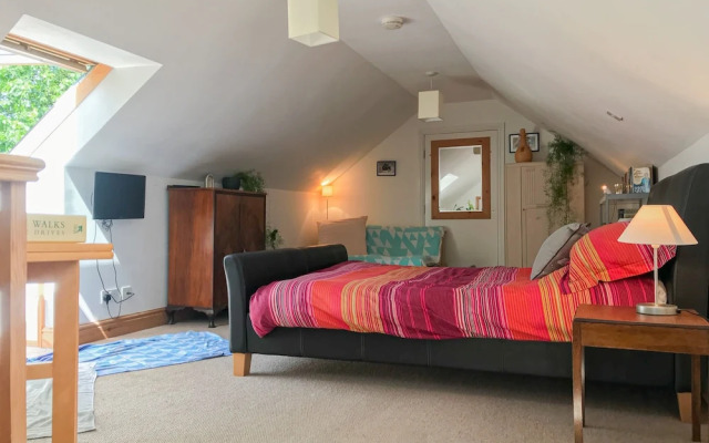 Idyllic Cabin Style House in the Heart of Sussex