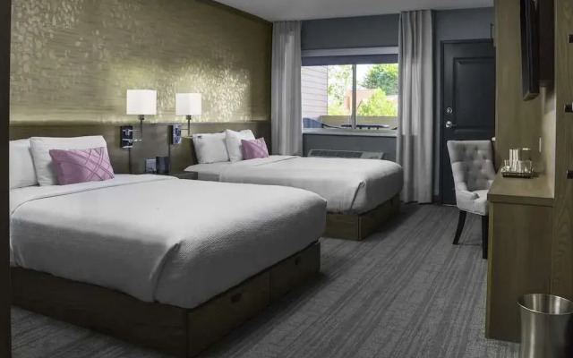 Econo Lodge At The Falls