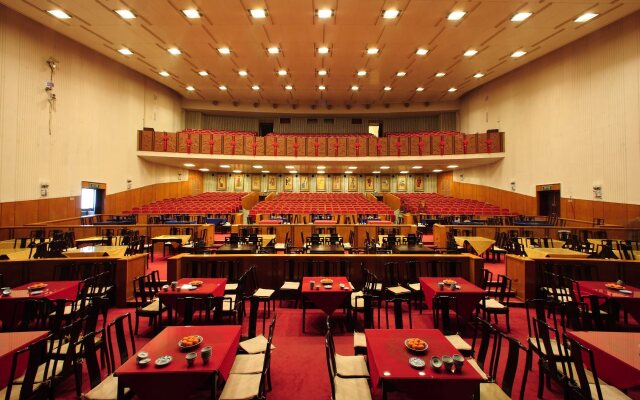 Jianguo Qianmen Hotel