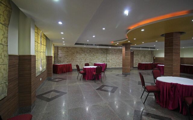 OYO 6438 Hotel Valley Plaza