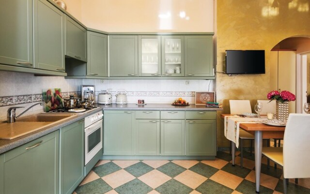 Amazing Home in Ravni with Hot Tub, WiFi & 1 Bedrooms