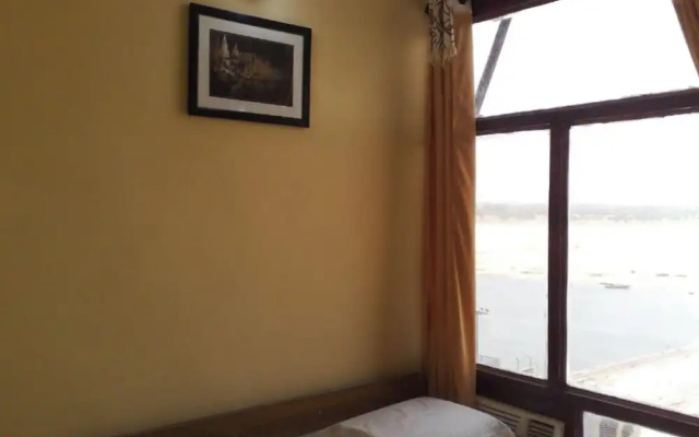 Goroomgo Shanti Guest House Varanasi