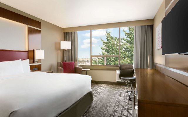 DoubleTree by Hilton Toronto Airport West