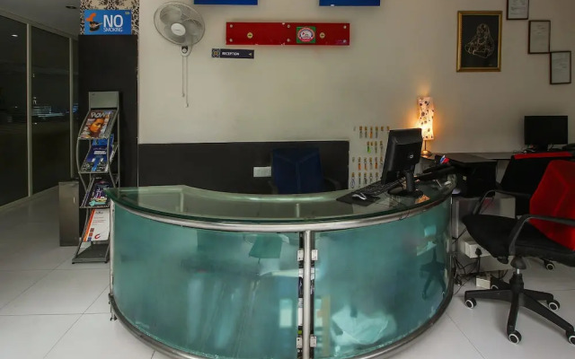 Capital O 18592 M Hotel