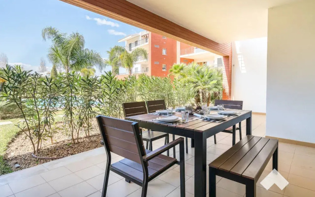 Palm02 · Palm Village Apartment 2 3BD · A/C · Terrace