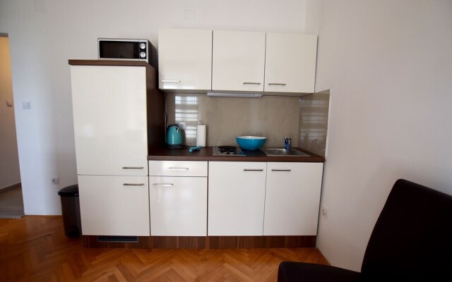 Apartments LA Room Near Pisak Beach