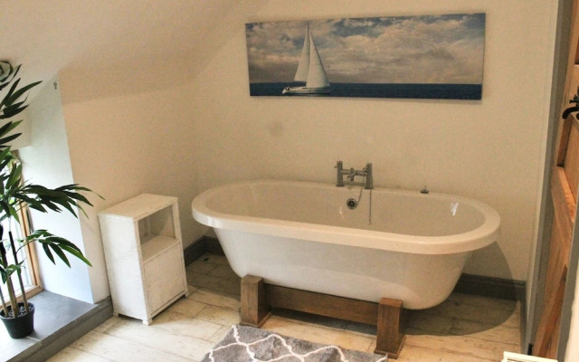 Brackendale Luxury Townhouse, hot Tub,sauna, Games