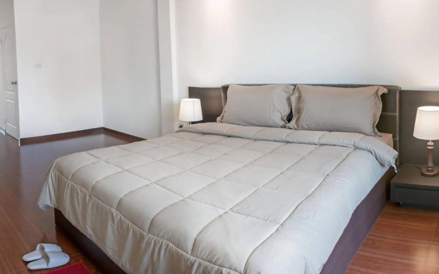 Hideaway Guest House And Bar