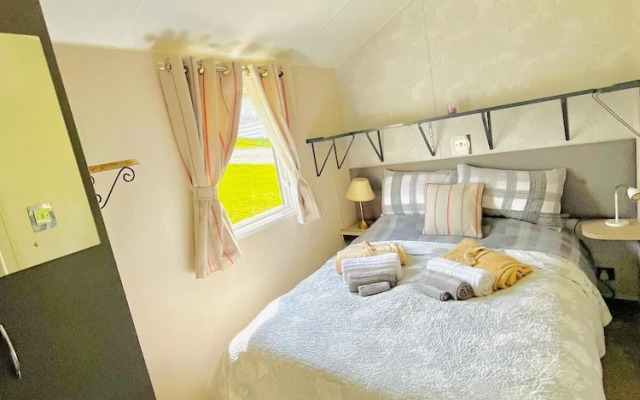 Cozy Newquay Lodge With Private Hot Tub,