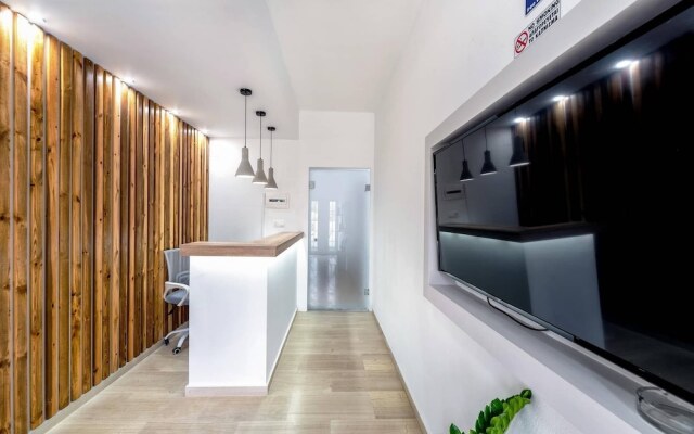 Ermis Luxury Suites & Apartments