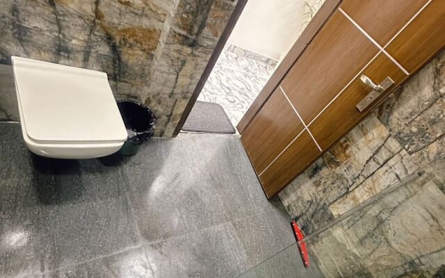 Goroomgo Omasha Residency Noida