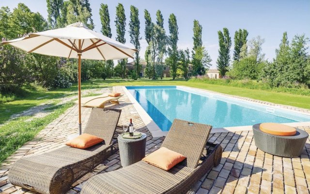 Stunning Home in Taglio di Po RO With 2 Bedrooms, Wifi and Outdoor Swimming Pool