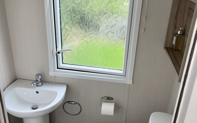Homely 2 bed Chalet Tuxford
