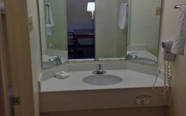 Days Inn & Suites by Wyndham Texas City