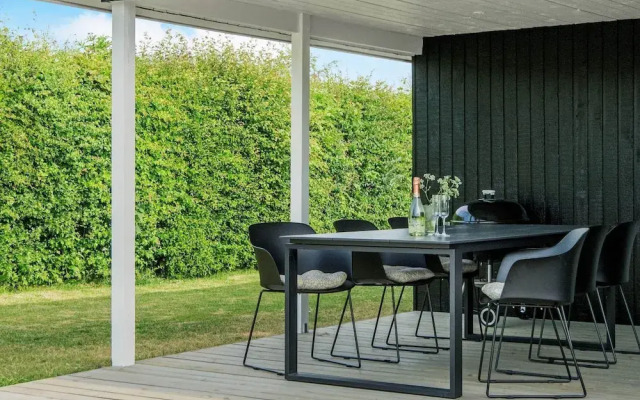 Renovated Waterfront Retreat-by Traum