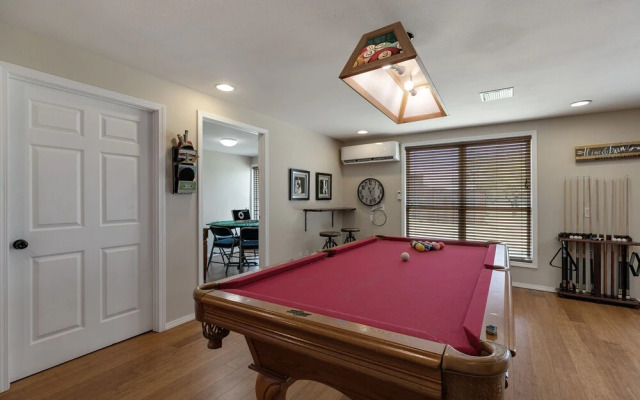 Gorgeous Home W/hot Tub&grill