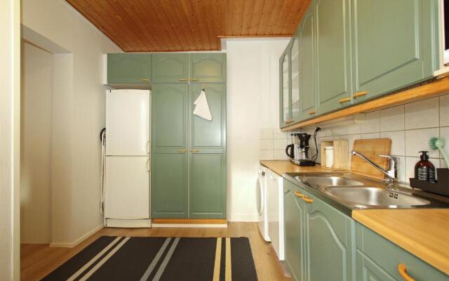 Idyllic central wooden house apartment