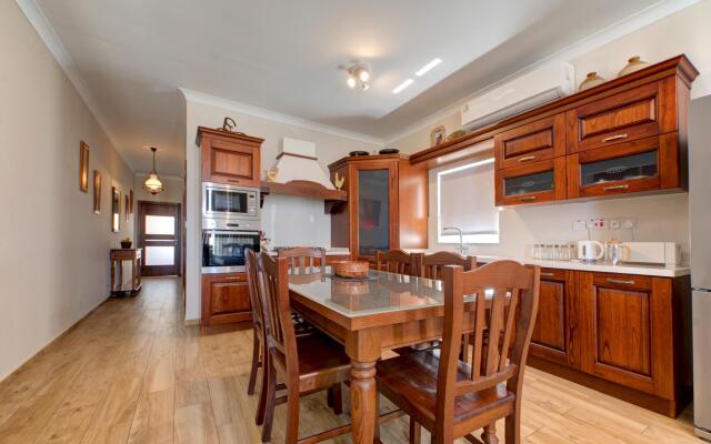 Modern Seaside 2 Br Apt W Spectacular Views