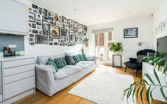 Contemporary 2BD Flat With Balcony - Hackney Downs