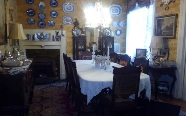 The Inn At Brevard - Bed And Breakfast - Adult Only