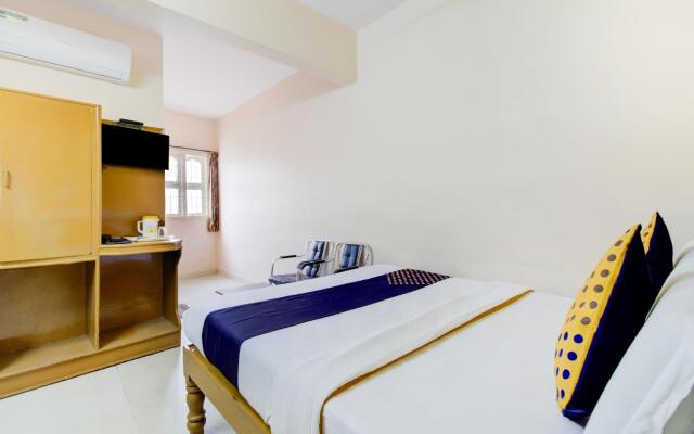 SPOT ON 75492 The Royal Comfort