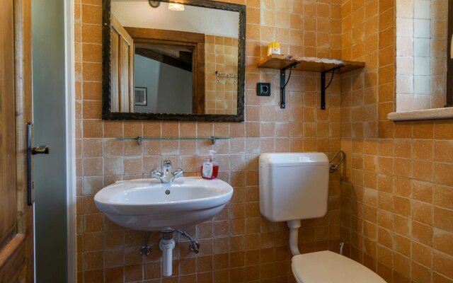 Spacious Villa in Tinjan With Pool