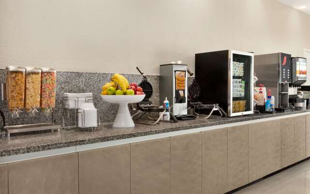 La Quinta Inn & Suites by Wyndham Brownsville North
