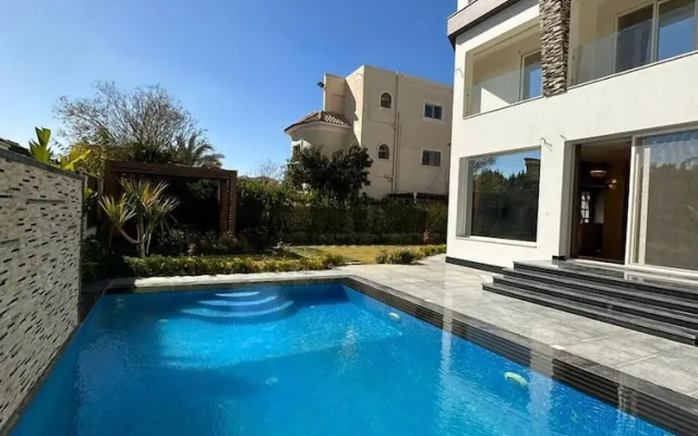 Beverly hills standalone villa with pool