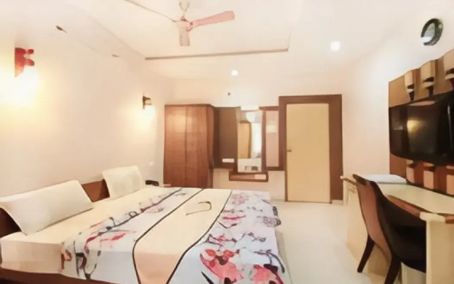 Collection O Hotel Regal Near ISKON TEMPLE , ABIDS