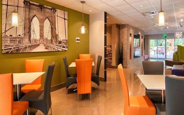 Days Inn & Suites by Wyndham Bonita Springs North Naples