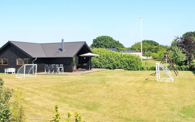 8 Person Holiday Home in Ebeltoft-by Traum