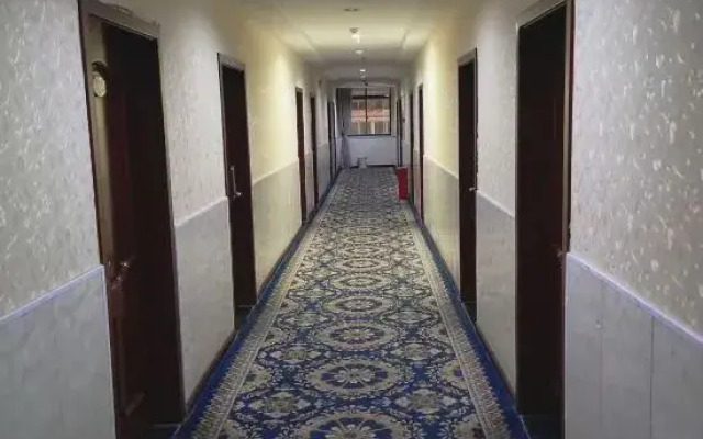 Sixian Huangting Business Hotel