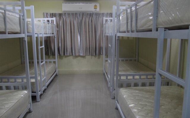 Donmueang Airport Residence Hostel