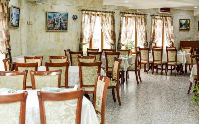 Amrots Hotel