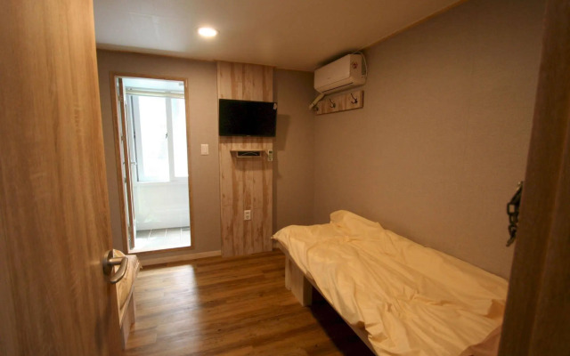 Grape Garden House - Hostel