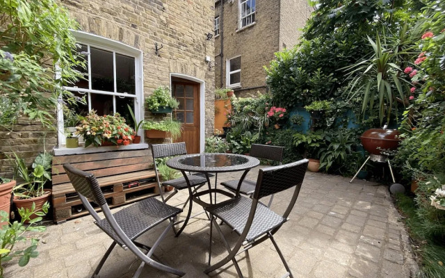 The Clapham Apartment With Private Patio