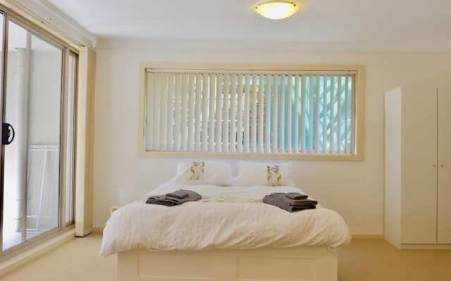 Spacious Studio by the Beach in Manly