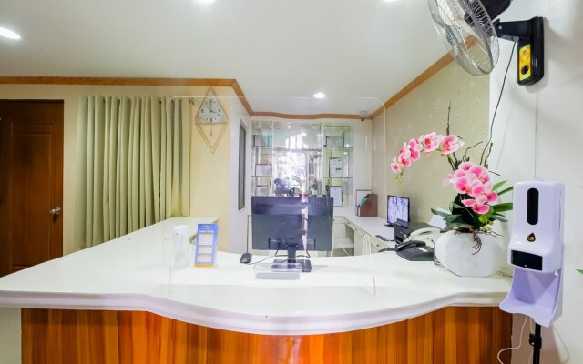 OYO 836 E & H Residences