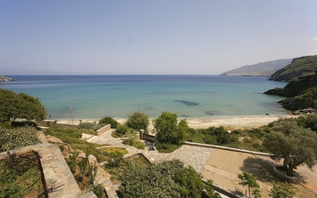 Luxury villa by the beach