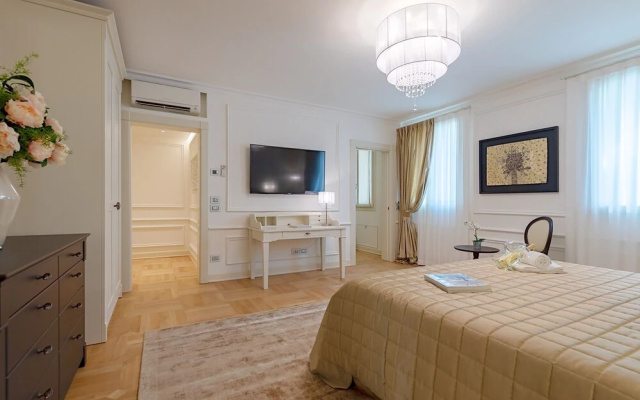 Luxury Lakefront Catullo with pool