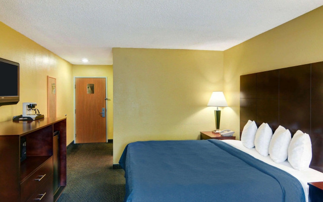 Quality Inn & Suites Grand Prairie South