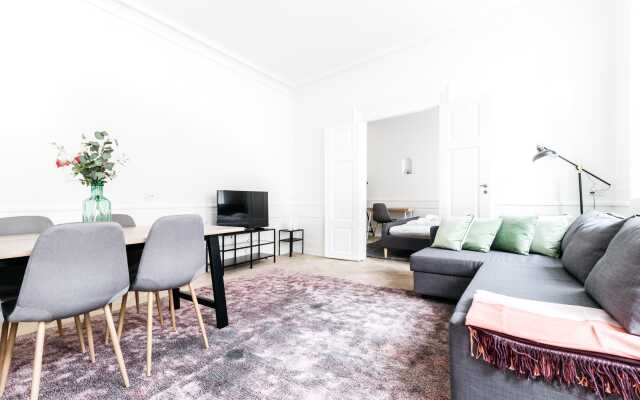 ★180SQM Luxury Apt. City center - 50M to metro! ★