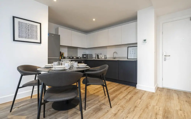 Waterside Flat in Central Leeds