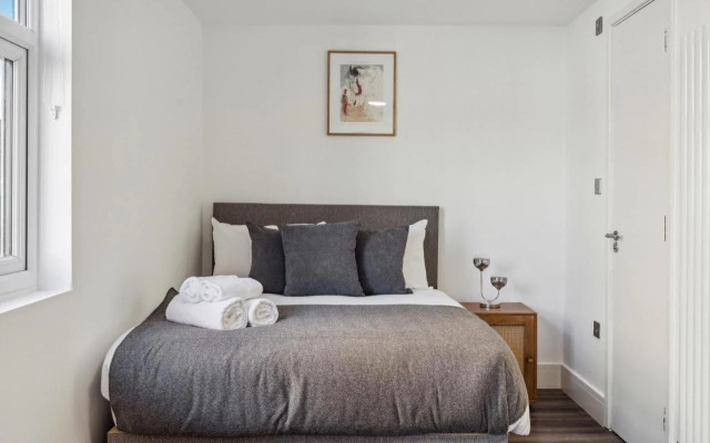 STH Sutherland Avenue Apartment