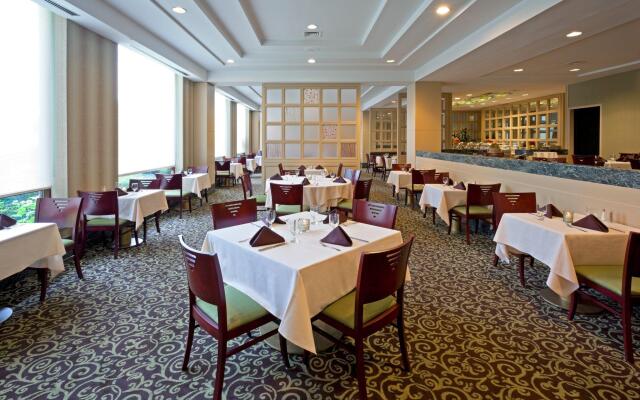DoubleTree by Hilton New York LaGuardia Airport